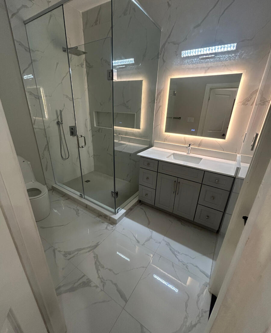 Marble-look bathroom renovation in the GTA by APM Construction.